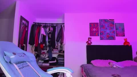 Violet online show from 11.30.25