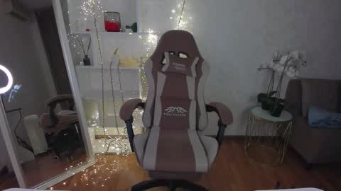 Violet online show from 10.18.25