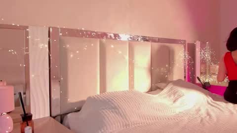 Violet online show from 11.19.25