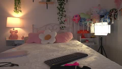 Snapshot of violeth___ chatting on 07.15.26 violeth___ online show from 07.15.26