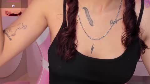 Violeth Hill online show from 02.12.25