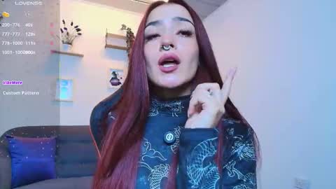 Snapshot of violeth_rosse_ chatting on 12.17.25 violeth_rosse_ online show from 12.17.25