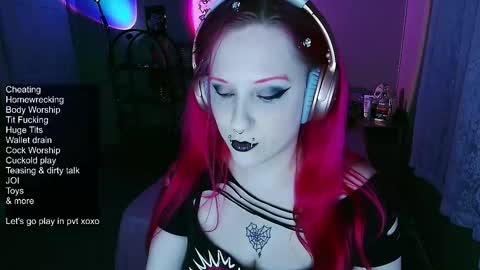 Snapshot of violetoctober chatting on 09.26.25 Violet October online show from 09.26.25