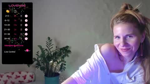 Violet  next stream December 6 online show from 01.24.25