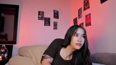 Snapshot of violetsalvatore chatting on 12.17.24 Violet salvatore online show from 12.17.24