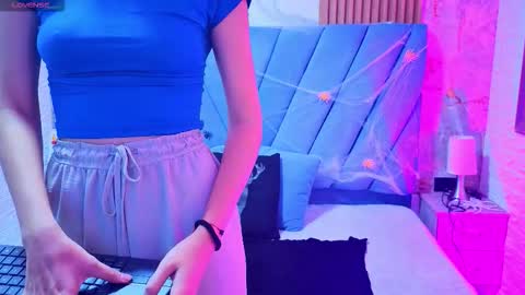 ViolettGolden online show from 10.12.25