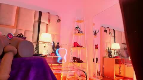 Violett  online show from 11.10.25