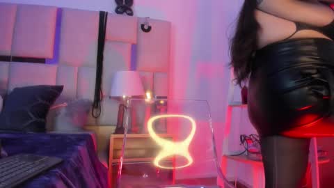 Violett  online show from 12.20.25