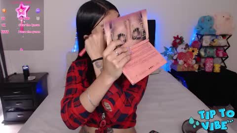 Snapshot of violett_flowers chatting on 02.01.25 violeta  online show from 02.01.25