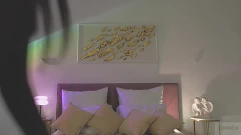 violetta_finch online show from 12.17.25