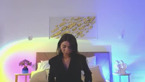 Snapshot of violetta_finch chatting on 05.18.26 violetta_finch online show from 05.18.26