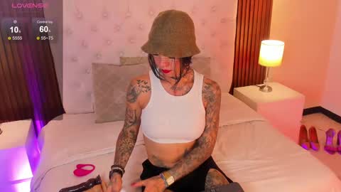 Snapshot of violettaalemida chatting on 09.11.25 violettaalemida online show from 09.11.25