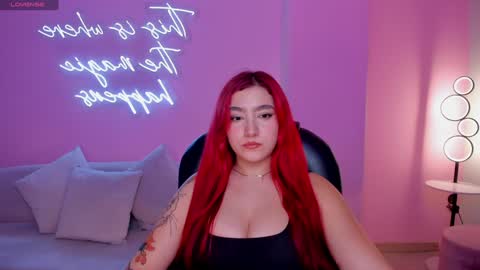 Snapshot of violettcastel chatting on 01.18.25 Violett Castel online show from 01.18.25