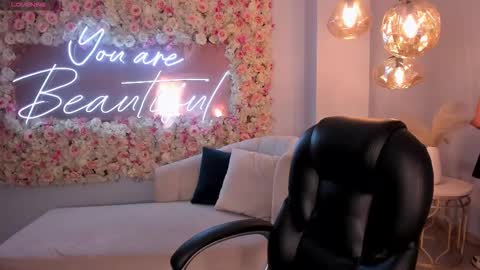 Snapshot of violettcastel chatting on 09.24.25 Violett Castel online show from 09.24.25