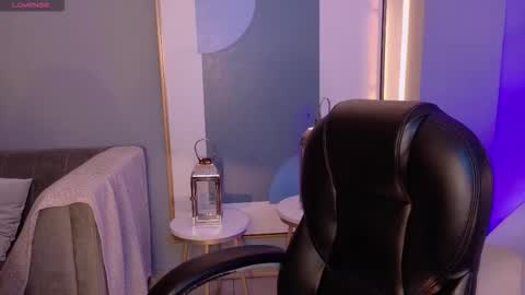 Violett Castel online show from 11.13.25