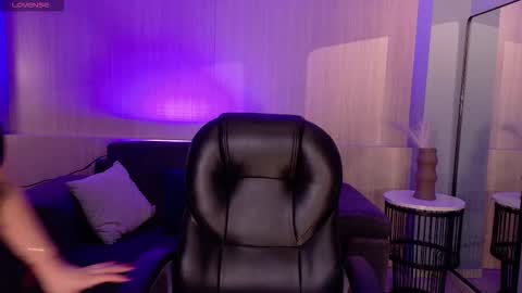 Snapshot of violettcastel chatting on 02.13.26 Violett Castel online show from 02.13.26