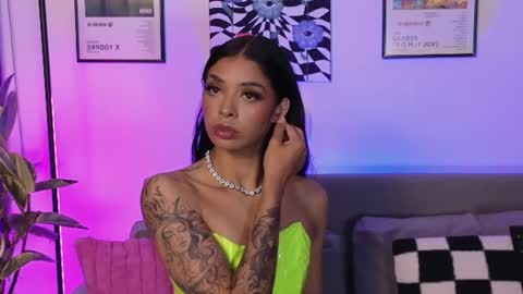 Snapshot of violettgrey_ chatting on 07.21.26 Violet online show from 07.21.26