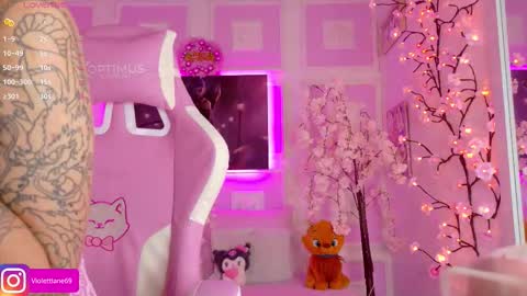 Snapshot of violettlane chatting on 12.19.25 Violeta online show from 12.19.25