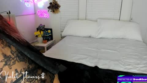 Snapshot of violetttflowers chatting on 06.02.26 Violet Flowers online show from 06.02.26
