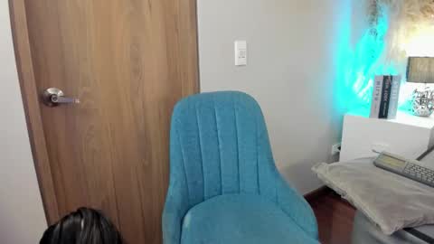 VIOLLET online show from 11.28.25