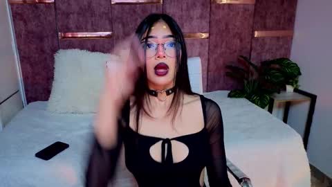 viollettebylyly online show from 10.10.25
