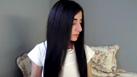 Snapshot of viorett chatting on 11.19.25 viorett online show from 11.19.25