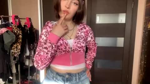 virusdoll online show from 04.15.26