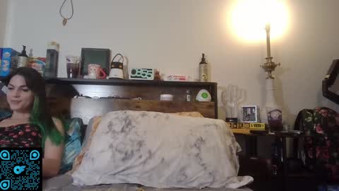 Snapshot of vislaxxx chatting on 01.12.25 Pachinko De Gallo online show from 01.12.25