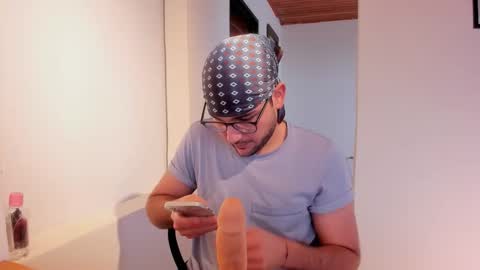 Snapshot of vito_ferrero chatting on 10.18.25 Vito Ferrer online show from 10.18.25