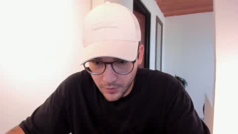 Snapshot of vito_ferrero chatting on 11.23.25 Vito Ferrer online show from 11.23.25