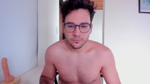 Snapshot of vito_ferrero chatting on 11.24.25 Vito Ferrer online show from 11.24.25