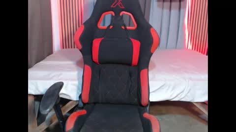 Snapshot of viva_max chatting on 11.29.25 Kylie online show from 11.29.25