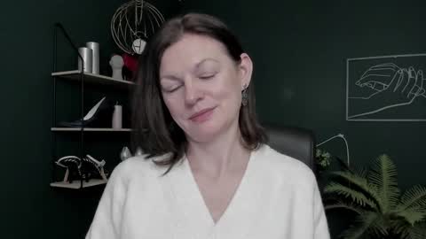 Snapshot of vivian_dream chatting on 02.17.26 Vivian online show from 02.17.26