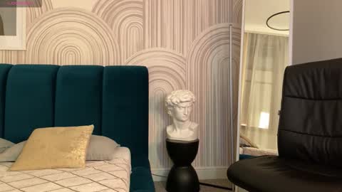 Vivian Evans online show from 02.07.26