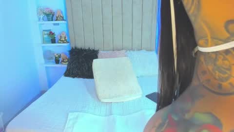 Vivian Monroe online show from 01.06.25