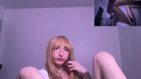 Snapshot of vivianlayxxx chatting on 06.26.26 vivian layy online show from 06.26.26