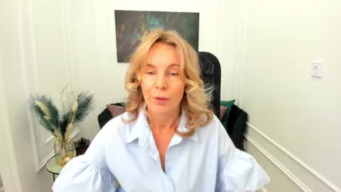 Snapshot of vivianlirei chatting on 07.04.26 Sinti online show from 07.04.26