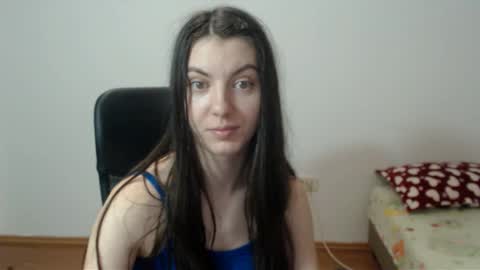 Snapshot of vivianngray chatting on 01.01.25 Vivian Gray online show from 01.01.25