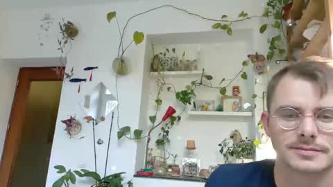 Snapshot of vivid_ether chatting on 12.31.24 Viv online show from 12.31.24
