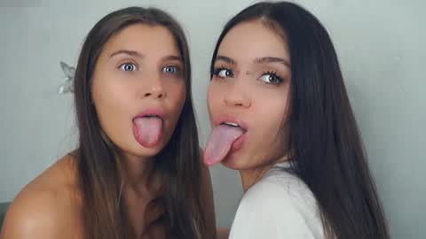 Nelly and Mari online show from 12.22.25