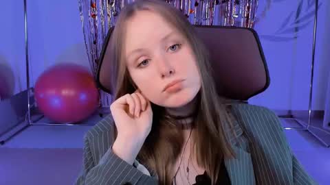 Snapshot of vivienleeigh chatting on 02.16.25 Vivien online show from 02.16.25