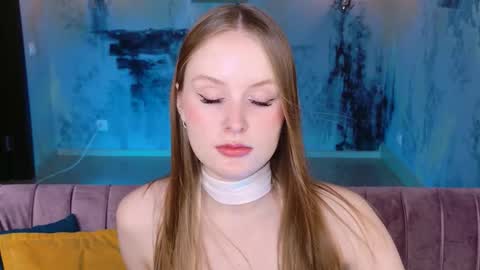 Snapshot of vivienleeigh chatting on 11.05.25 Vivien online show from 11.05.25