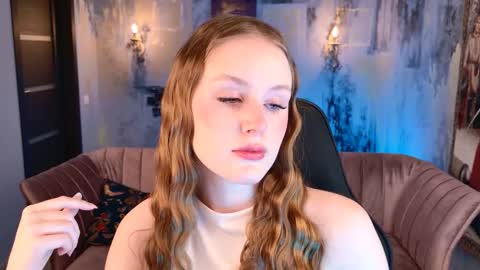 Snapshot of vivienleeigh chatting on 11.11.25 Vivien online show from 11.11.25