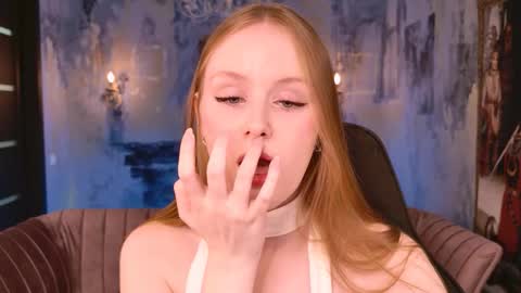 Snapshot of vivienleeigh chatting on 11.12.25 Vivien online show from 11.12.25