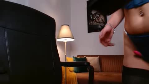 Vivienne online show from 04.02.26