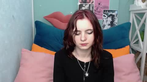 Snapshot of viviennero chatting on 11.23.25 Mary online show from 11.23.25