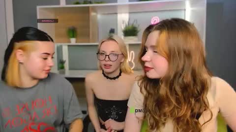 Snapshot of vivy_star chatting on 02.27.26 vivy_star online show from 02.27.26