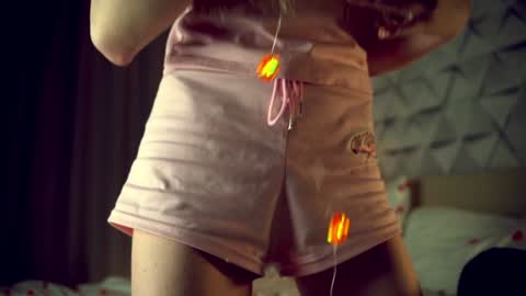 Snapshot of vixcx_ chatting on 10.29.25 vixcx_ online show from 10.29.25