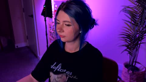 Polly  Online mostly at 9pm-2am UK Time online show from 11.30.25