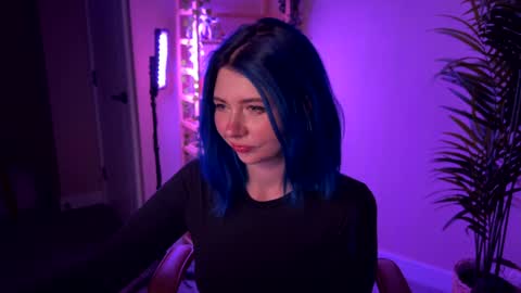 Polly  Online mostly at 9pm-2am UK Time online show from 12.04.25